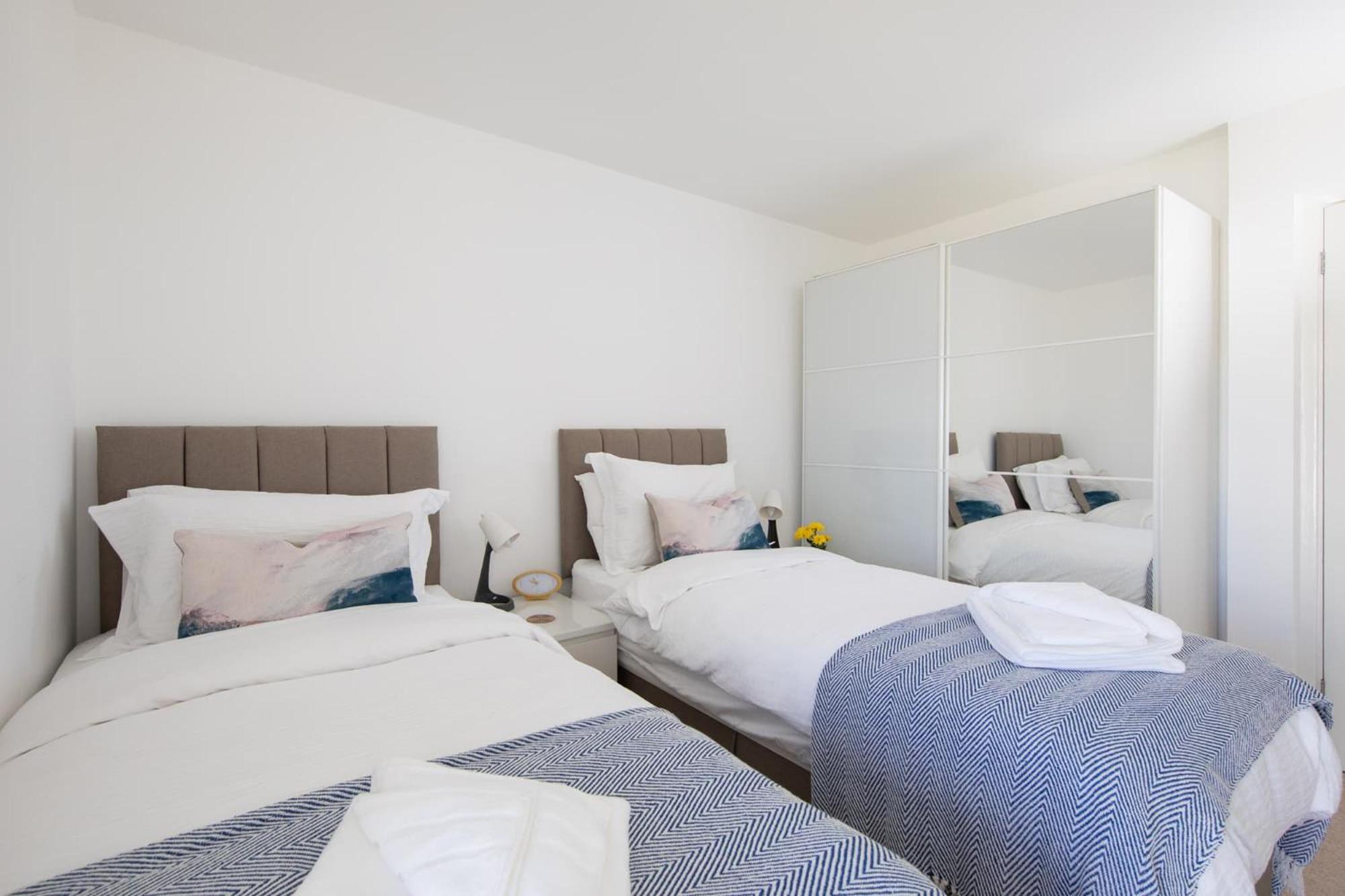 High-End Beachfront Getaway Sea View King Bed East Wittering Kültér fotó